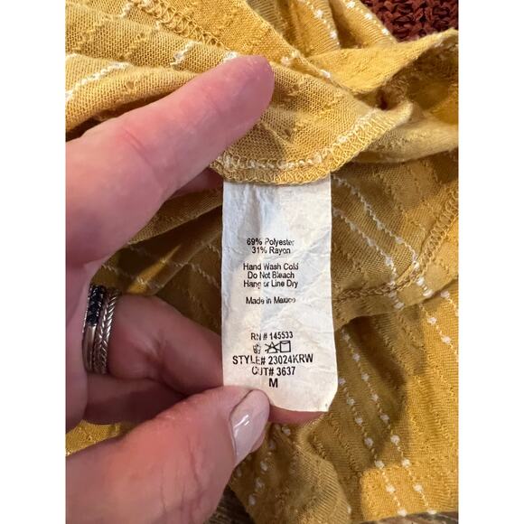 W5 Exaggerated ruffle sleeve top Mustard M - Picture 5 of 6